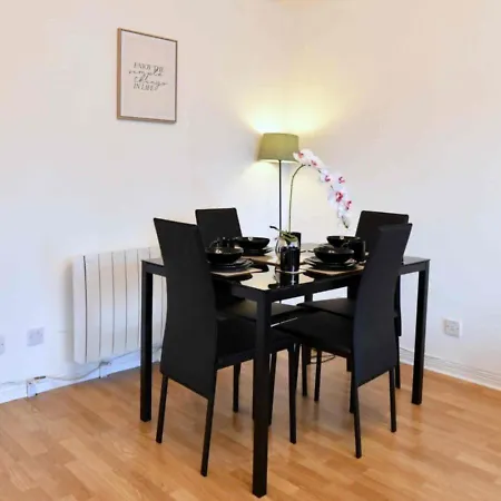 Parking- Sleeps 8- 3 Bedroom House- Centre * Edinburgh