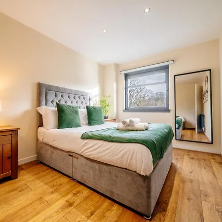 Apartment Base Of Royal Mile - Sleep 8 - 4bed 3 Bth *