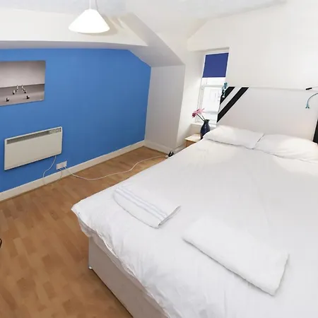 Two Bdrm In Newtown Apartment Edinburgh