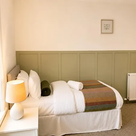 Apartment Airport House Free Parking & Garden *