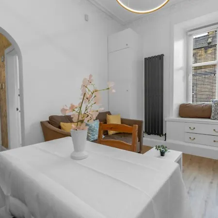 Tram - Centre - Sleeps 3 - 2 Beds * Edimburgo