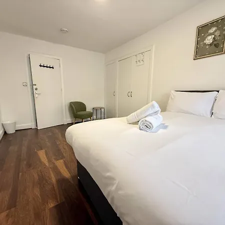 Apartment Stylish Floor Flat In The Heart Of Edinburgh