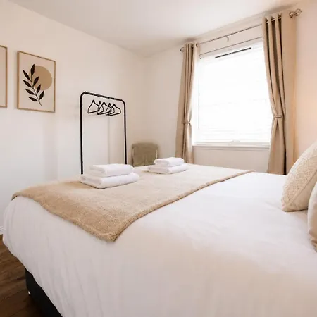 Parking- Sleeps 8- 3 Bedroom House- Centre * Edinburgh
