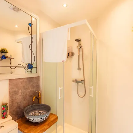 Cosy 3 Bedroom By Meadows Apartment *