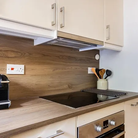 Lägenhet 2br Flat Near Haymarket & West End - Close To Centre *