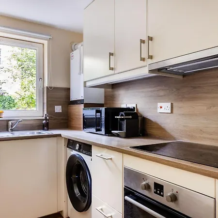 Lägenhet 2br Flat Near Haymarket & West End - Close To Centre Edinburg
