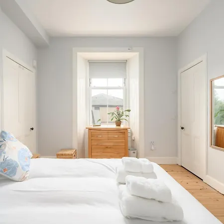 Harrison 2 Bedroom - * Edinburgh