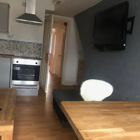 Two Bdrm In Newtown Edinburgh
