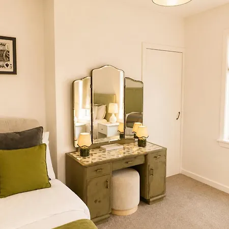 Airport House Free Parking & Garden * Edinburgh
