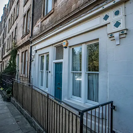 Stylish Leith Flat Great Transport Links To - Pass The Keys
