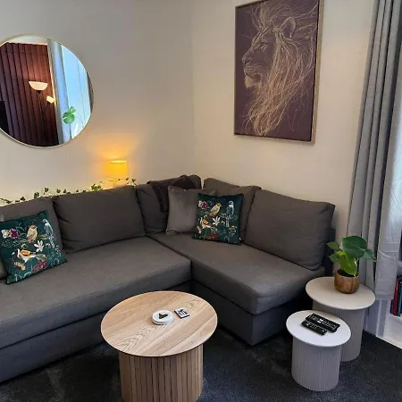 Stylish Retreat Walk To Centre & Wi-fi