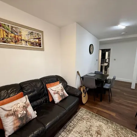 Stylish Floor Flat In The Heart Of *