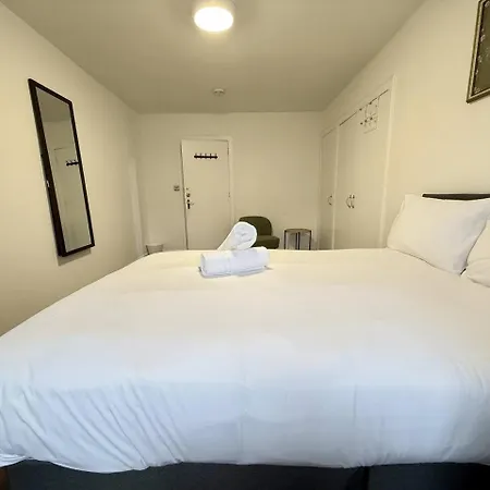 Stylish Floor Flat In The Heart Of
