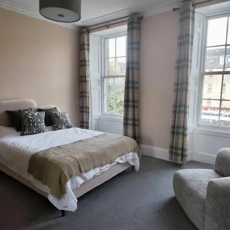 St Patrick Square 2br アパート