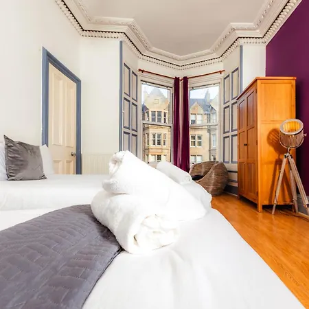 Cosy 3 Bedroom By Meadows Apartment *