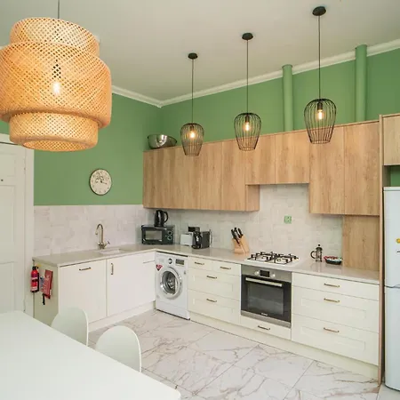 Charming 2 Bedroom Flat In The Centre - Pass The Keys * Edinburgh