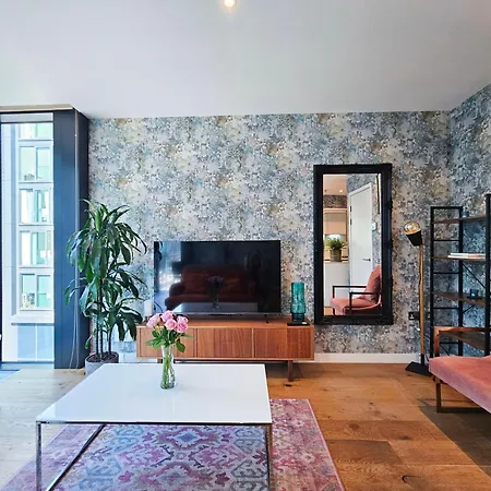 Stylish 2-bedroom Old Town With Lift Apartment