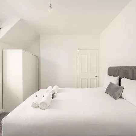 Parkhead 2 Bedroom - Edinburgh