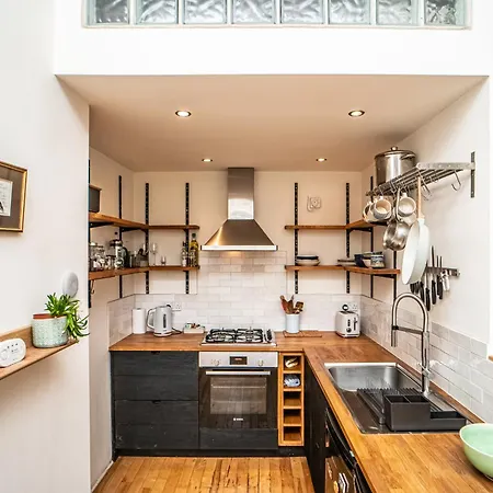 Lägenhet Stylish Leith Flat Great Transport Links To - Pass The Keys