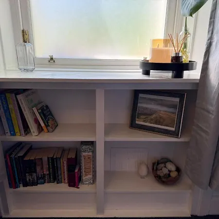 Apartment Stylish Retreat Walk To Centre & Wi-fi *
