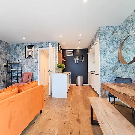 Stylish 2-bedroom Old Town With Lift Apartment