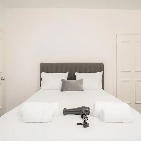 Parkhead 2 Bedroom - * Edinburgh