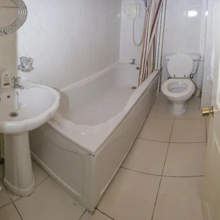 Two Bdrm In Newtown Apartment Edinburgh