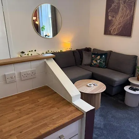 Stylish Retreat Walk To Centre & Wi-fi * Edinburgh