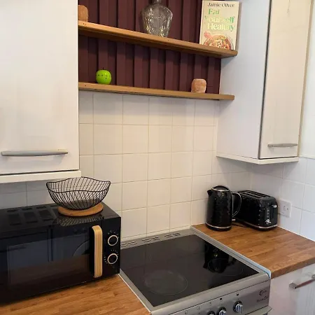 Stylish Retreat Walk To Centre & Wi-fi