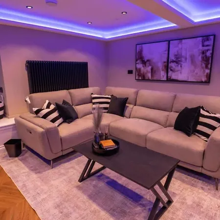 Grand Leith Luxe Jacuzzi & Cinema Apartamento