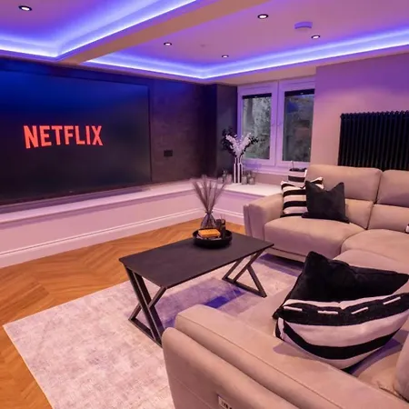 Grand Leith Luxe Jacuzzi & Cinema エディンバラ