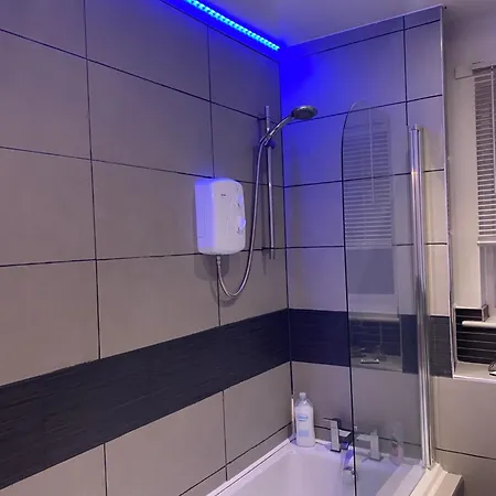 Cosy Centre 2 Bedroom *
