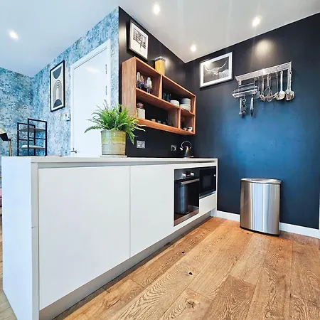 Stylish 2-bedroom Old Town With Lift Edinburgh