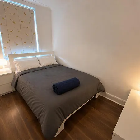 Bright And Modern 2 Bedroom Flat Near The Sea * Edinburgh