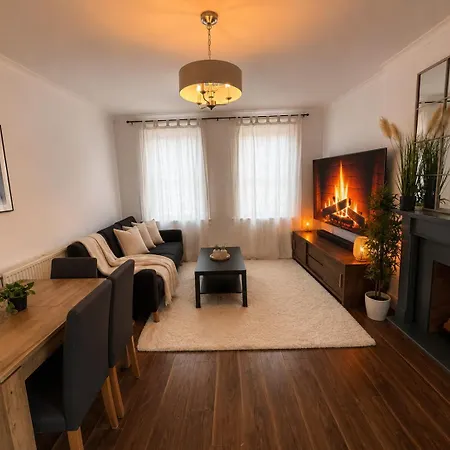 Bright And Modern 2 Bedroom Flat Near The Sea * Edinburgh