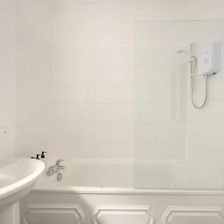 Parkhead 2 Bedroom - Apartment *