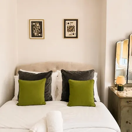Airport House Free Parking & Garden Edinburgh