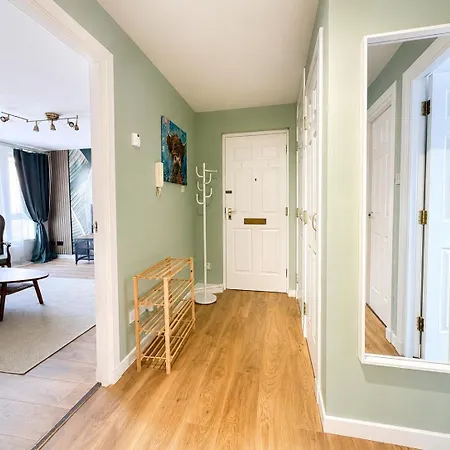 2 Bedroom Meadowbank With Free Parking Apartment *