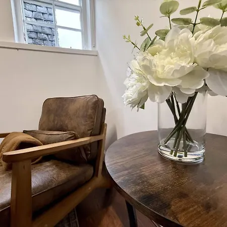 Apartment Stylish Floor Flat In The Heart Of Edinburgh