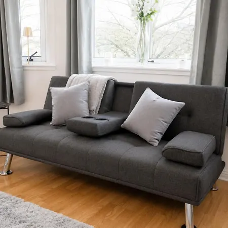 Parking- Sleeps 8- 3 Bedroom House- Centre Apartment Edinburgh