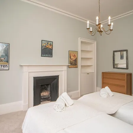 Charming 2 Bedroom Flat In The Centre - Pass The Keys Edinburgh