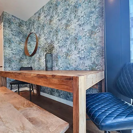 Stylish 2-bedroom Old Town With Lift Apartment
