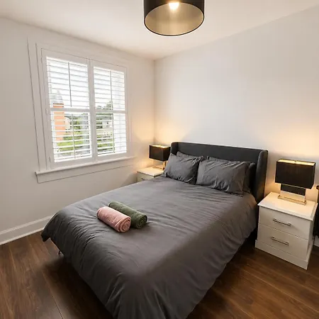 Bright And Modern 2 Bedroom Flat Near The Sea