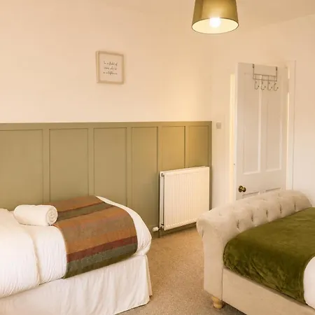 Airport House Free Parking & Garden * Edinburgh