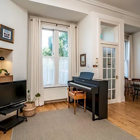 Lägenhet Stylish Leith Flat Great Transport Links To - Pass The Keys *