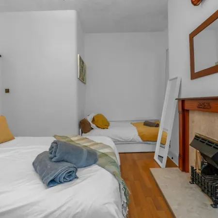 Tram - Centre - Sleeps 3 - 2 Beds エディンバラ