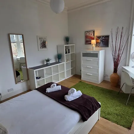 Buccleuch Street Residence, Sleeps 5, 2 Bedroom Close To Fringe Venues Apartment *