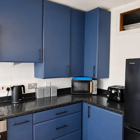 Parking- Sleeps 8- 3 Bedroom House- Centre Edinburgh
