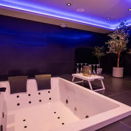 Grand Leith Luxe Jacuzzi & Cinema Apartamento