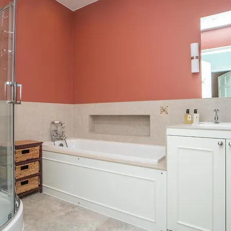 Apartment Charming 2 Bedroom Flat In The Centre - Pass The Keys